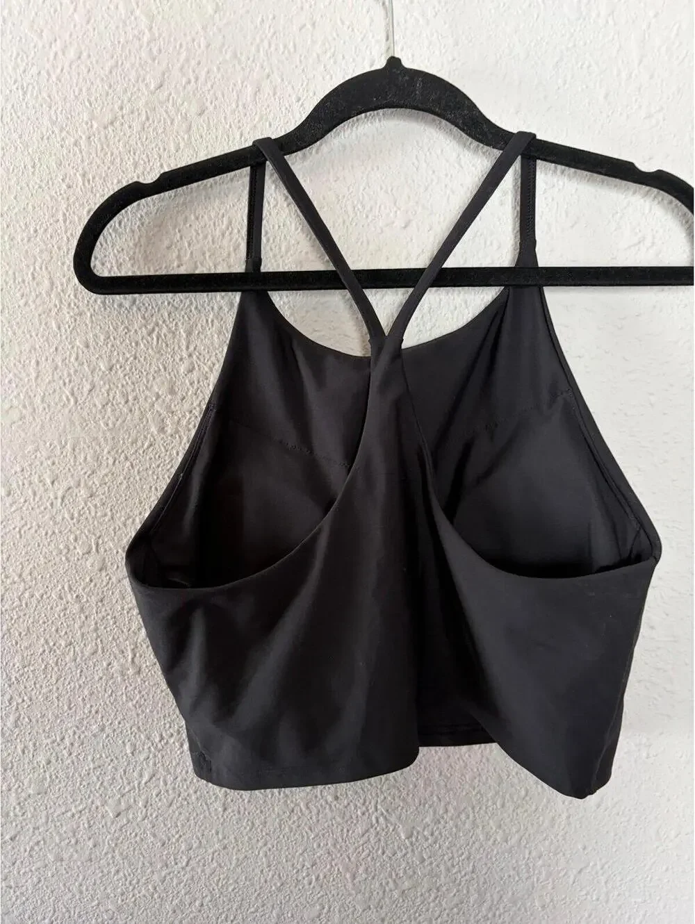 Old Navy Active Powersoft Black cropped tank size XL. Removable pads - Picture 2 of 3